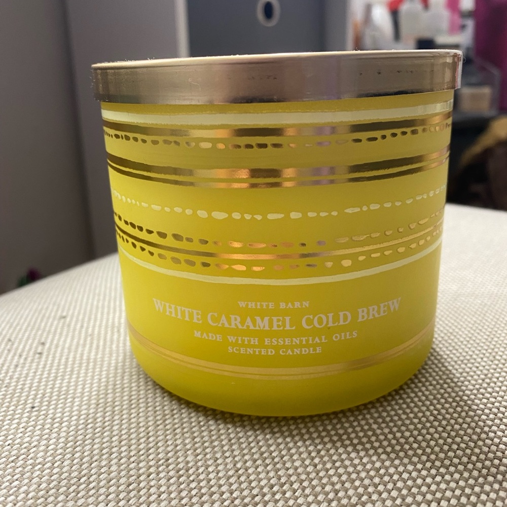 Bath and body works 3 wick candle